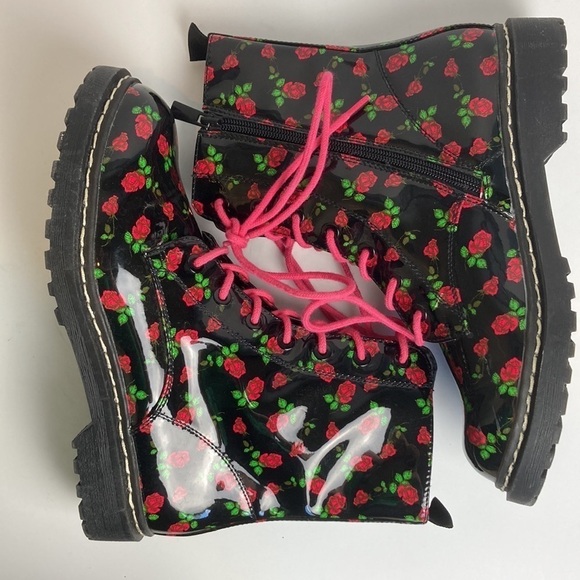 Betsey Johnson Floral Rose Combat Boot Patent Leather 8.5M Dark Princess Goth - Picture 13 of 16